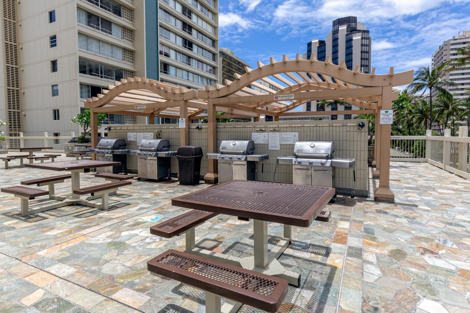 Ocean & Diamond Head View At Waikiki Apartment
